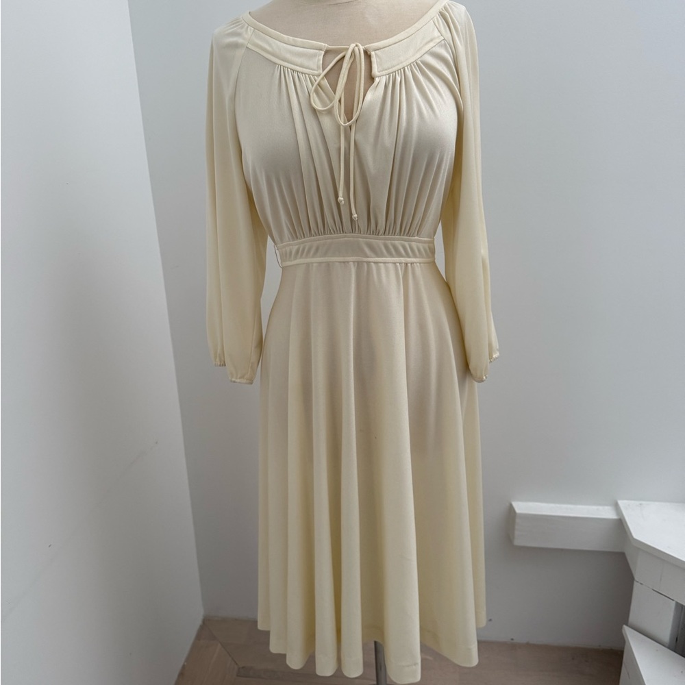 Vintage Cream Tie Front Ruched Long Sleeve Dress